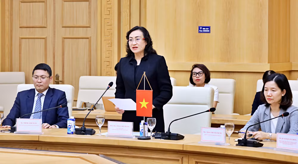 Thứ trưởng Phan Thị Thắng chia sẻ tại buổi lễ. Thứ trưởng Phan Thị Thắng chia sẻ tại buổi lễ.