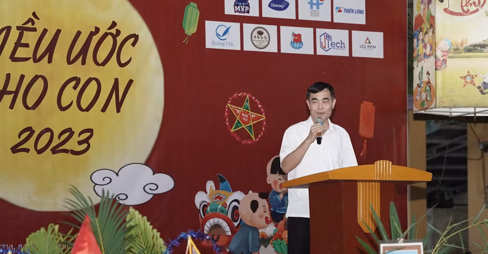 Ông Đỗ Quang Minh - Tỉnh ủy viên, Bí thư Đảng ủy Khối Cơ quan và Doanh nghiệp tỉnh Yên Bái chia sẻ tại chương trình. Ông Đỗ Quang Minh - Tỉnh ủy viên, Bí thư Đảng ủy Khối Cơ quan và Doanh nghiệp tỉnh Yên Bái chia sẻ tại chương trình.