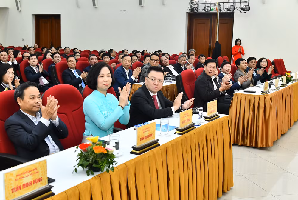 Quang cảnh phiên tọa đàm với chủ đề “Nỗ lực vì sức khỏe nhân dân”.