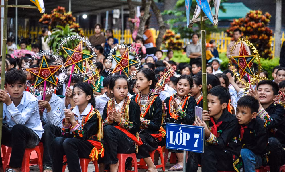 Kéo trăng về bản cùng chương trình "Điều ước cho con"