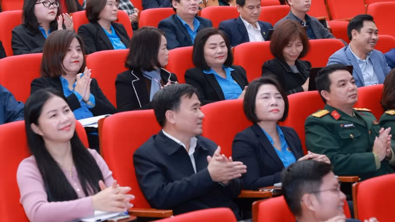 Các đại biểu tham dự hội nghị.