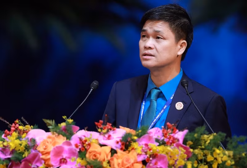 Phó Chủ tịch Tổng Liên đoàn Lao động Việt Nam Ngọ Duy Hiểu trình bày 8 kiến nghị.