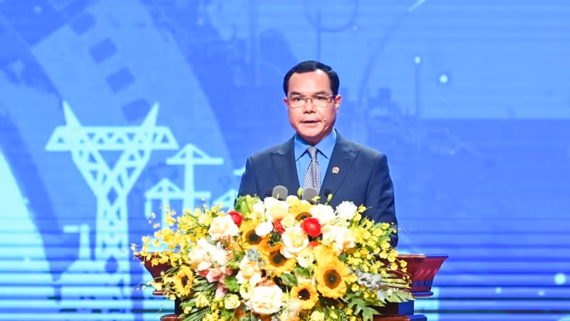 Chủ tịch Tổng Liên đoàn Lao động Việt Nam Nguyễn Đình Khang phát biểu khai mạc.