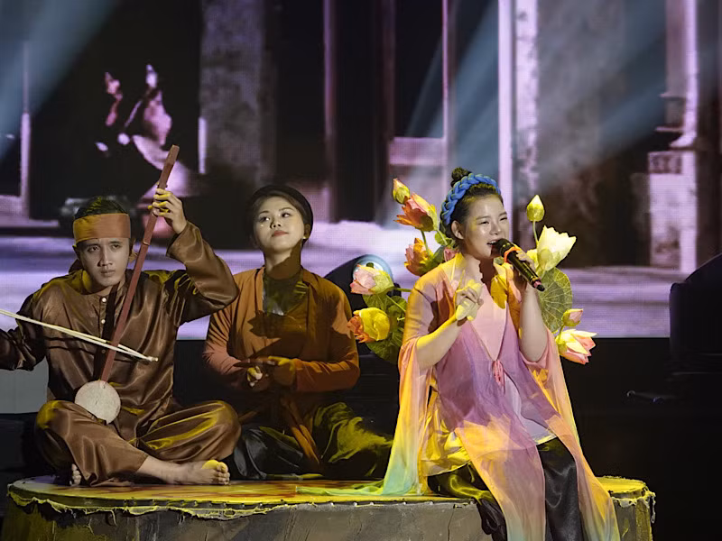 Phần thi diễn của Đoàn nghệ thuật quần chúng Ban Chỉ huy quân sự quận Hoàng Mai (Bộ Tư lệnh Thủ đô Hà Nội).