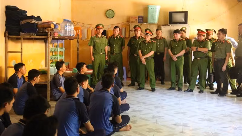 Trung tướng Nguyễn Văn Long, Thứ trưởng Công an khảo sát thực tế tại Cơ sở cai nghiện ma tuý số 1 (xã Tam Lập, Phú Giáo, Bình Dương).