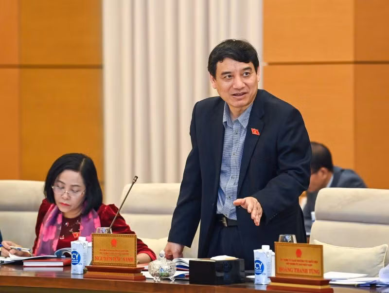 Chủ nhiệm Ủy ban Văn hoá, Giáo dục Nguyễn Đắc Vinh phát biểu ý kiến tại phiên họp. (Ảnh: DUY LINH)