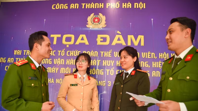 Các đại biểu tham dự tọa đàm.