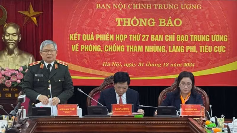 Thiếu tướng Hoàng Anh Tuyên, Phó Chánh Văn phòng Bộ, Người phát ngôn Bộ Công an thông tin tại phiên họp.