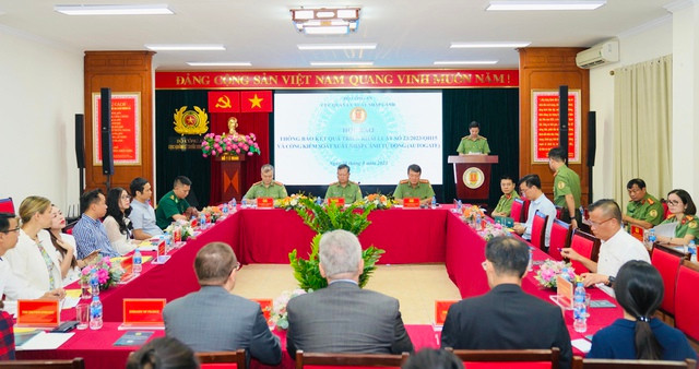 Toàn cảnh họp báo.