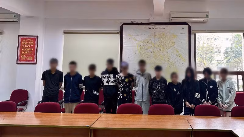 Một số đối tượng chưa đủ tuổi vị thành niên.