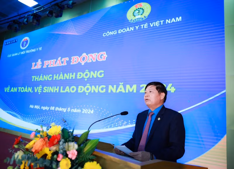 Phó Chủ tịch Tổng Liên đoàn Lao động Việt Nam Phan Văn Anh phát biểu tại buổi lễ.