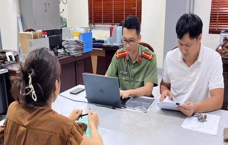 Lực lượng chức năng Hải Dương làm việc với một trường hợp đăng tin sai sự thật.