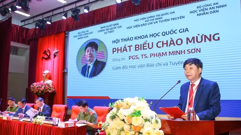 Phó Giáo sư-Tiến sĩ Phạm Minh Sơn phát biểu khai mạc hội thảo.