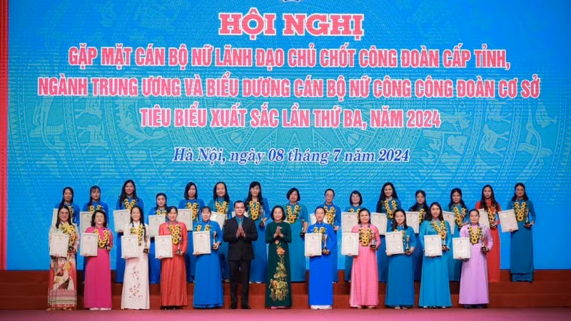 Biểu dương cán bộ nữ công đoàn cơ sở tiêu biểu xuất sắc toàn quốc năm 2024.