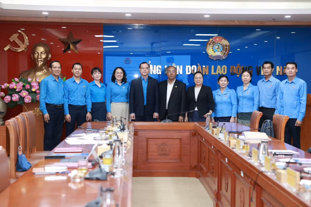 Các đại biểu tham dự hội đàm.