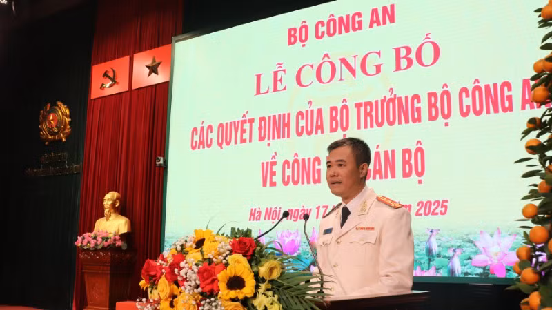 Đại tá Nguyễn Ngọc Quyền phát biểu nhận nhiệm vụ.