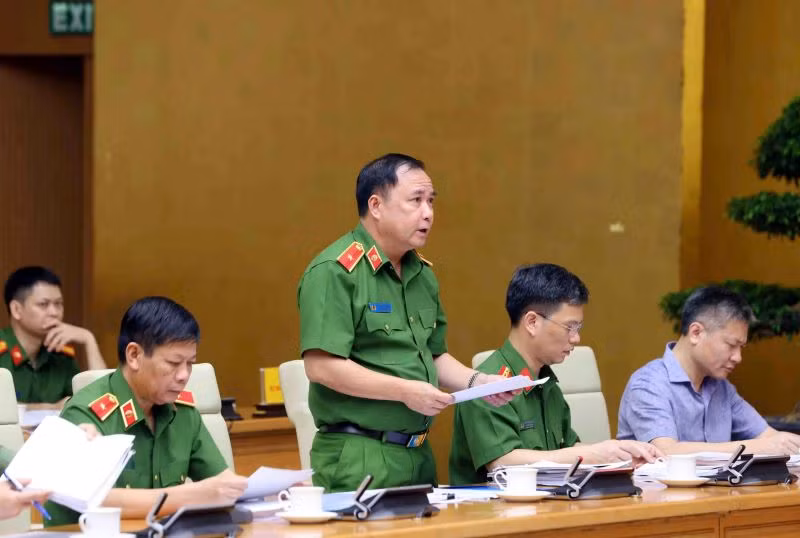 Thiếu tướng Trần Văn Thiện báo cáo tiến độ.