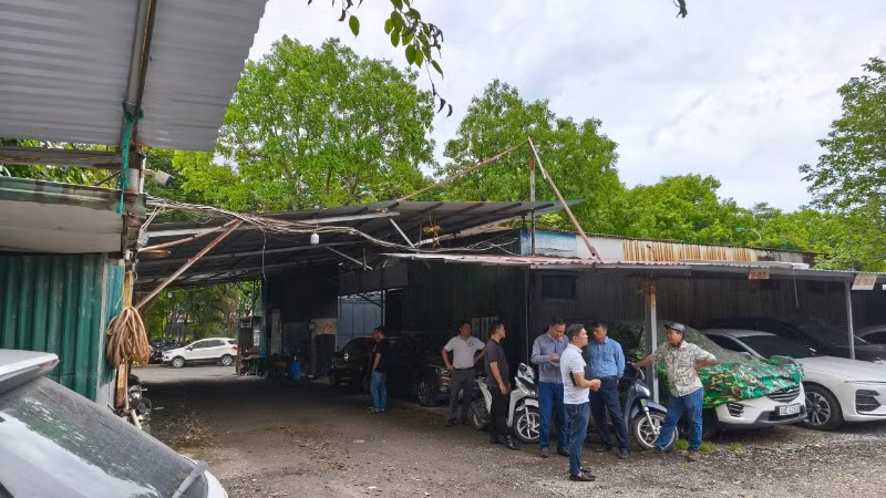 Bãi xe chưa được cấp phép kinh doanh nhưng ngang nhiên hoạt động.