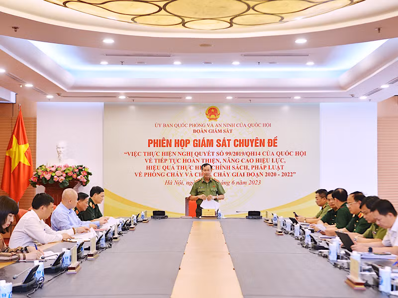 Chủ nhiệm Ủy ban Quốc phòng và An ninh Lê Tấn Tới phát biểu khai mạc. 