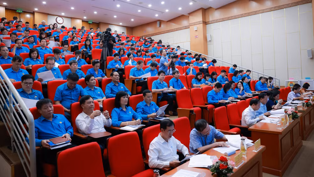 Các đại biểu dự hội nghị.