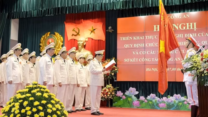 Lễ Tuyên thệ dưới cờ Tổ quốc tại Hội nghị triển khai Nghị định số 01/2018/NĐ-CP của Chính phủ quy định chức năng, nhiệm vụ, quyền hạn và tổ chức bộ máy Bộ Công an, 7/8/2018.