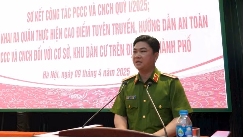 Thiếu tướng Dương Đức Hải phát biểu tại hội nghị.