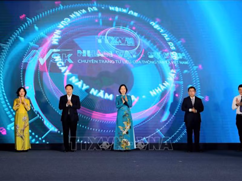 Nghi thức khai trương chuyên trang “Nhân vật - sự kiện”.