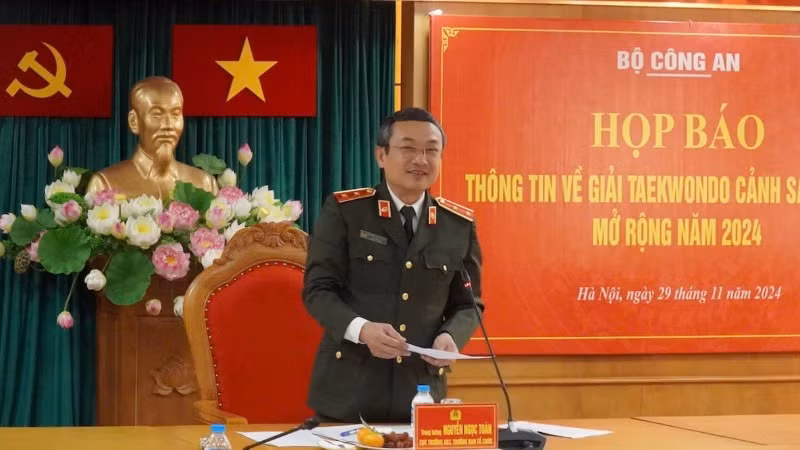 Trung tướng Nguyễn Ngọc Toàn, Cục trưởng X03 chủ trì họp báo.