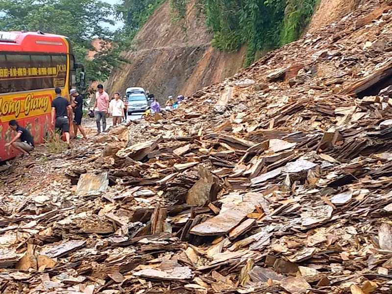 Sạt lở tại địa phận huyện Mai Châu, tỉnh Hòa Bình.