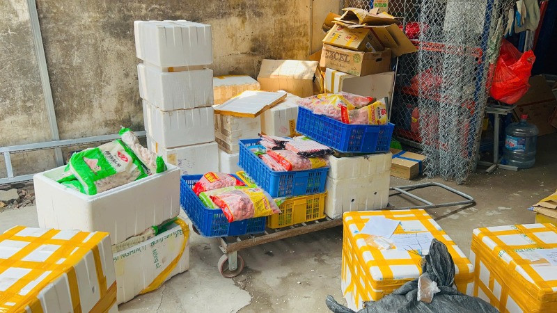Toàn bộ số thực phẩm được trà trộn với các sản phẩm có nguồn gốc xuất xứ. Toàn bộ số thực phẩm được trà trộn với các sản phẩm có nguồn gốc xuất xứ.