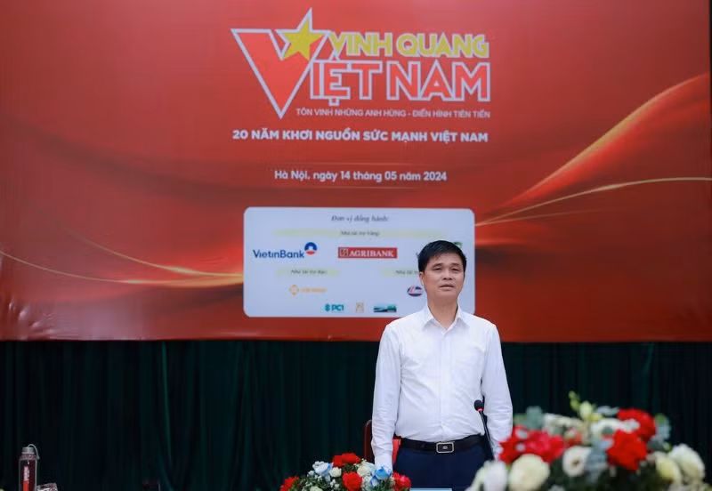 Phó Chủ tịch Tổng Liên đoàn Lao động Việt Nam Ngọ Duy Hiểu phát biểu tại họp báo.