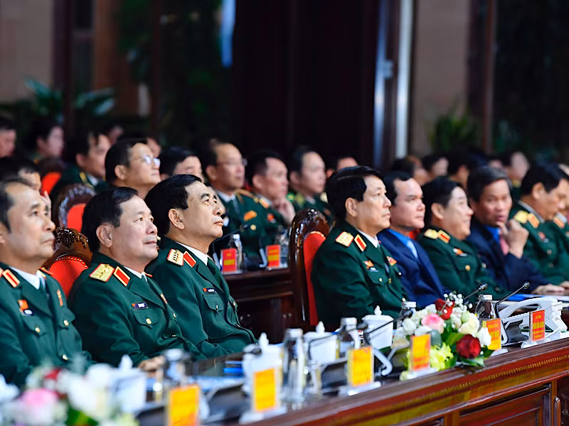 Các đại biểu dự lễ tuyên dương.