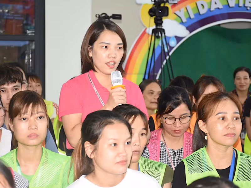 Công nhân, lao động giao lưu, tìm hiểu kiến thức phòng, chống ma túy.