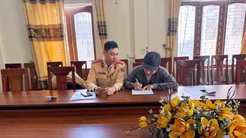 Lái xe Phan Anh Đ. tại cơ quan Công an.