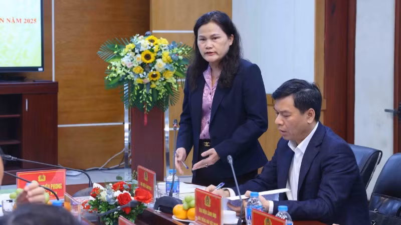 Đại diện lãnh đạo các cơ quan báo chí phát biểu ý kiến.