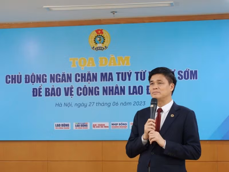 Phó Chủ tịch Tổng Liên đoàn lao động Việt Nam Ngọ Duy Hiểu phát biểu tại tọa đàm.