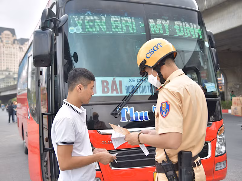 Trong thời gian trước, trong và sau Tết Nguyên đán, lực lượng Cảnh sát giao thông toàn quốc hoạt động khép kín các khung giờ, khép kín địa bàn.