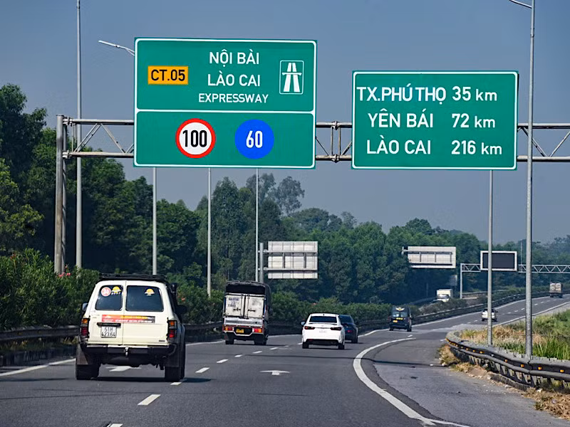 Người tham gia giao thông cần chấp hành nghiêm quy định về giao thông đường bộ, sự điều tiết của lực lượng chức năng.