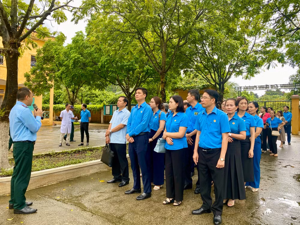 Thăm quan khu điều trị, cắt cơn.