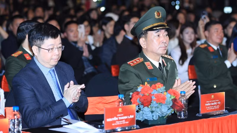 Các đại biểu tham dự chương trình.