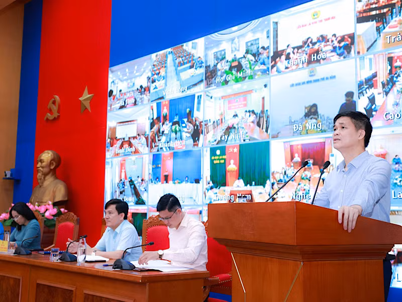 Đồng chí Ngọ Duy Hiểu phát biểu tại hội nghị.