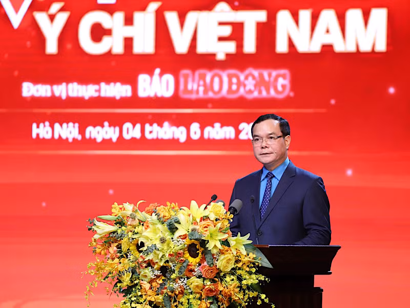 Chủ tịch Tổng Liên đoàn Lao động Việt Nam Nguyễn Đình Khang phát biểu khai mạc.