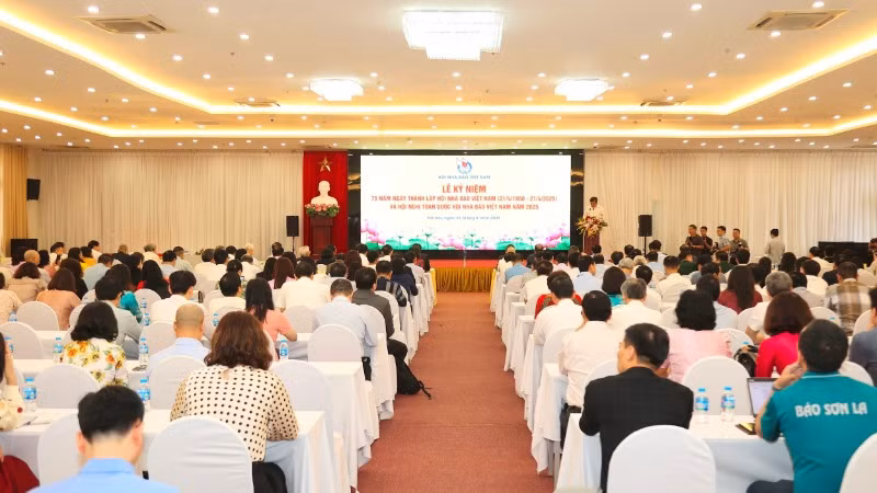 Toàn cảnh hội nghị.