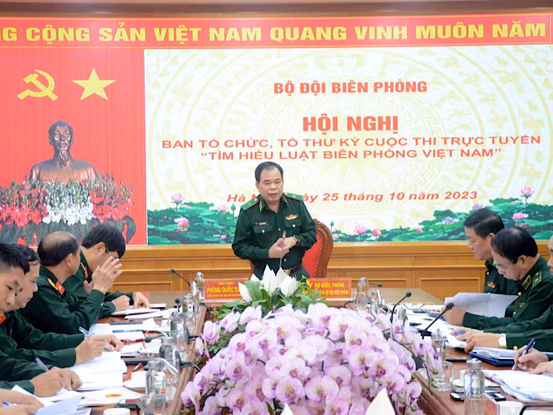 Thiếu tướng Phùng Quốc Tuấn, Phó Chính ủy Bộ đội Biên phòng, Trưởng ban Tổ chức chủ trì Hội nghị Ban tổ chức, Tổ Thư ký cuộc thi.