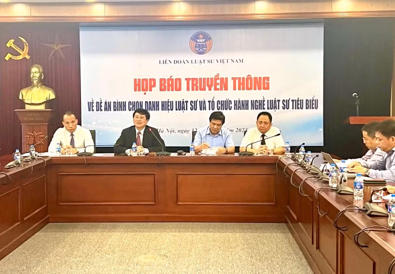 Họp báo truyền thông bình chọn danh hiệu luật sư và tổ chức luật sư tiêu biểu.