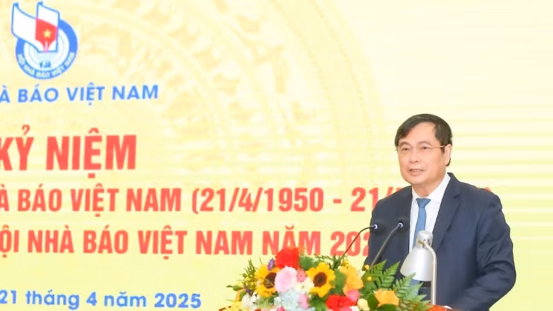 Phó Trưởng Ban Tuyên giáo và Dân vận Trung ương Phan Xuân Thủy phát biểu chào mừng.