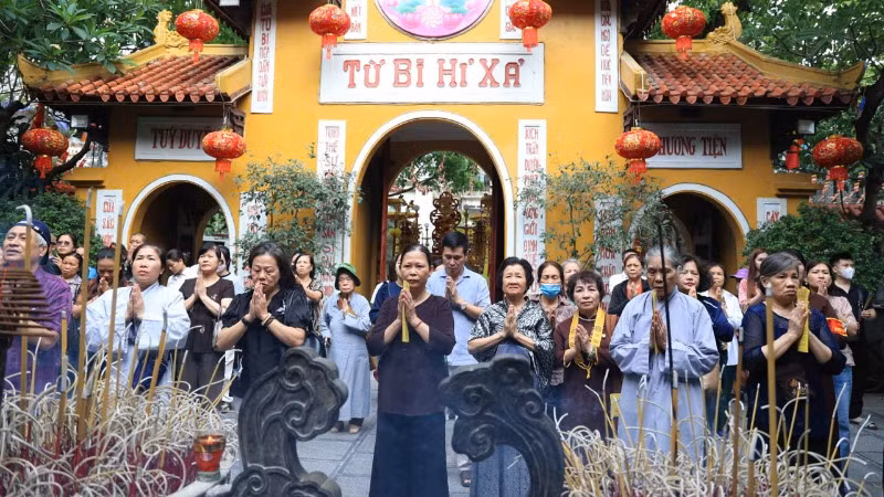 Đại lễ kính mừng Phật đản Phật lịch 2569 tổ chức tại Chùa Quán Sứ.