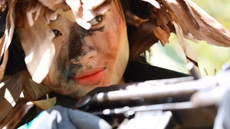 Bài tập ngụy trang tác chiến trên đồi núi.