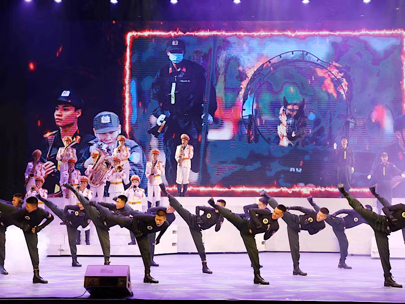 Chương trình nghệ thuật “50 năm Cảnh sát Cơ động – Những chặng đường vinh quang”.