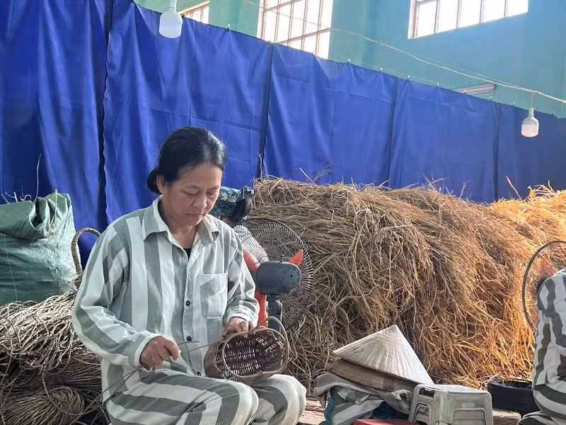 Phạm nhân Đặng Thị Tươi đang mong chờ từng ngày trở về đoàn tụ gia đình. Phạm nhân Đặng Thị Tươi đang mong chờ từng ngày trở về đoàn tụ gia đình.